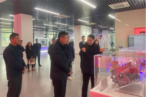 日本色情
秦文波院长赴上海软件中心市北基地调研指导133