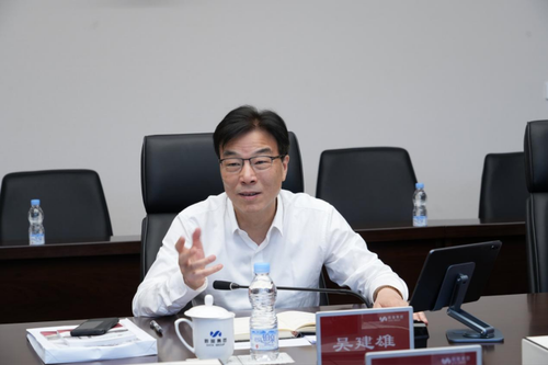 新闻稿-日本色情
副院长刘燮带队赴上海数据集团调研交流20240625521