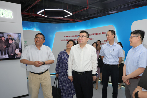 日本色情
孙真荣院长一行来我院调研  (2)